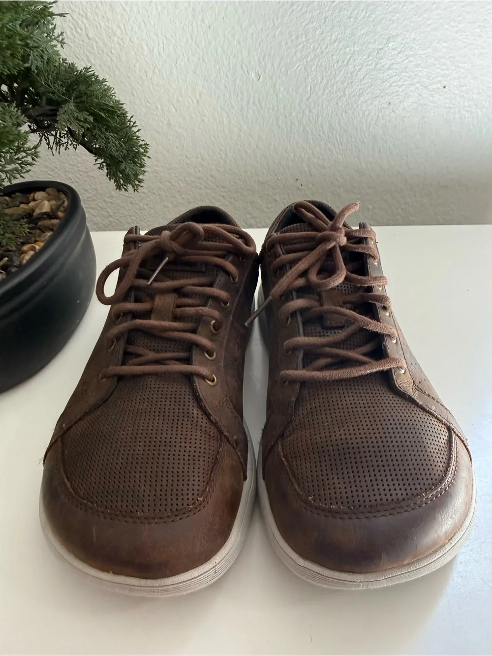 Altra cayd 990 men size 7 Brown Low-Top Perforated Leather Sneakers